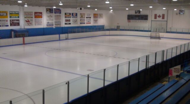 File:Walkerton Community Centre hockey arena Interior.jpg