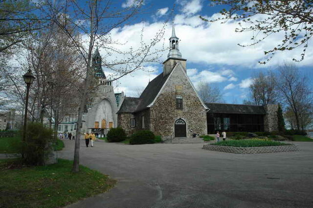 File:Cap-de-la-Madeleine, Quebec.jpg
