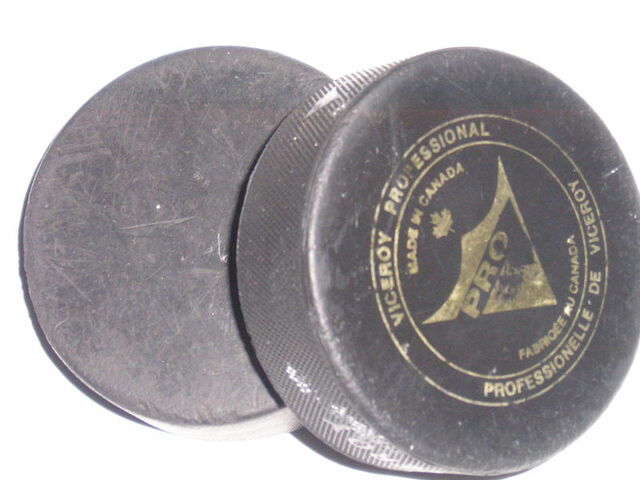 File:2hockeypucks.jpg