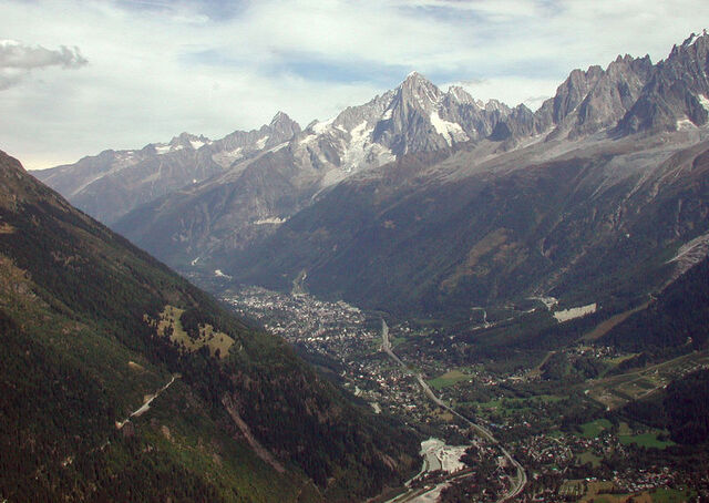 File:Chamonix.jpg