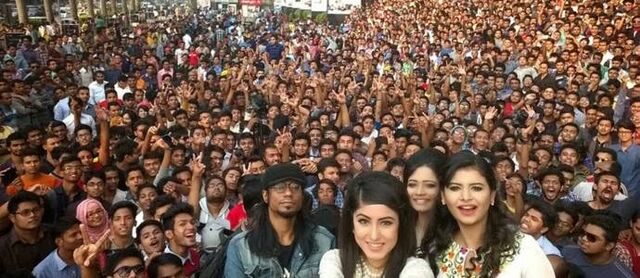 Berkas:Microsoft-Bangladesh-Rekor-Selfie.jpeg