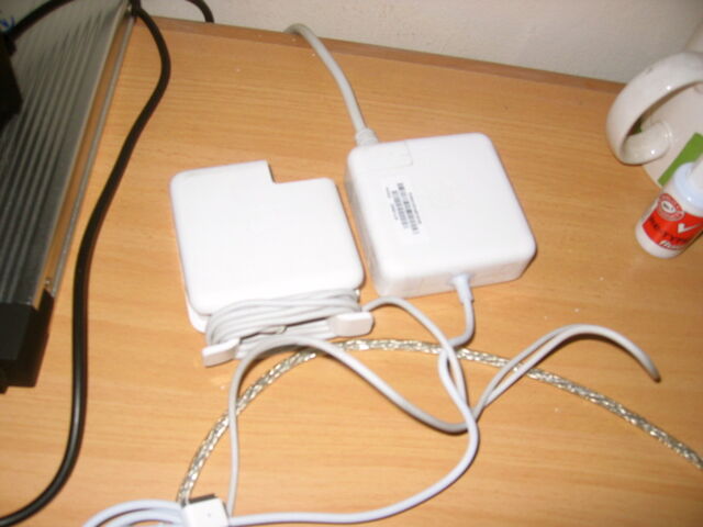 Berkas:Macbook unpacking5.jpg
