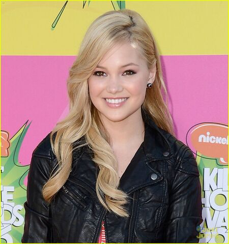 File:Olivia During the KCAs.jpg