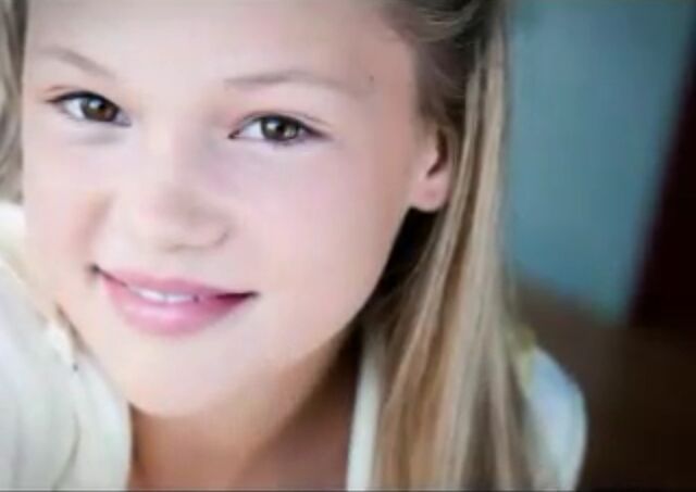 File:Olivia Holt Early Years.jpg