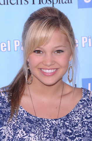 File:Olivia Facing the Camera.png