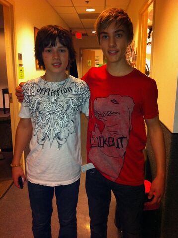 File:Austin with Leo Howard.jpg