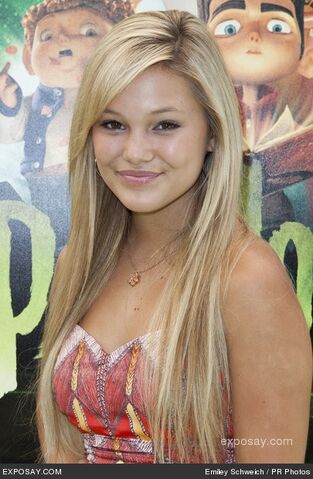 File:Olivia Wearing Flower Necklace.jpg