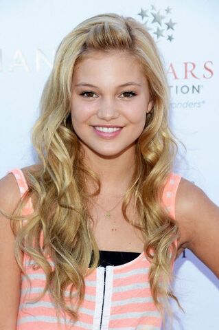 File:Olivia Holt Curly Hair.jpg