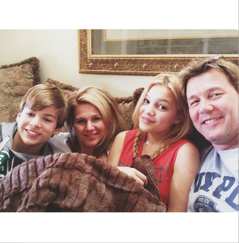 File:Olivia with Family.png