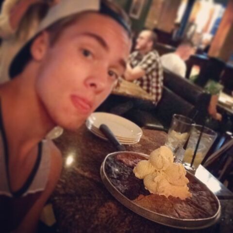 File:Austin with Ice Cream.jpg