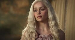 Daenerys 1x01.jpg