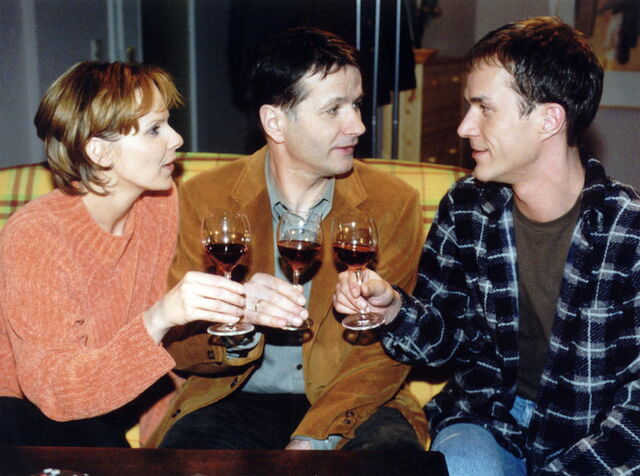 Datei:In-aller-freundschaft-01-staffel-folge-1-36-in-all-3-rcm0x1920u.jpg