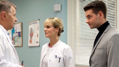 Dr-lea-peters-anja-nejarri-mi-und-clemens-manthey-max-koenig-re-sind-die-beiden-neuen-in-der-sachsenklinik-.jpg