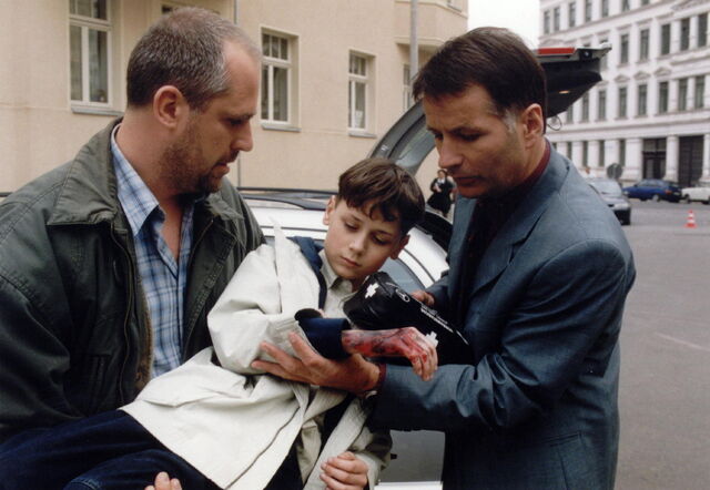 Datei:In-aller-freundschaft-03-staffel-folge-70-88-in-al-11-rcm0x1920u.jpg