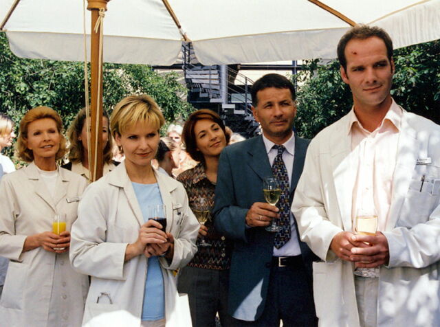 Datei:In-aller-freundschaft-05-staffel-folge-125-164-in-9-rcm0x1920u.jpg