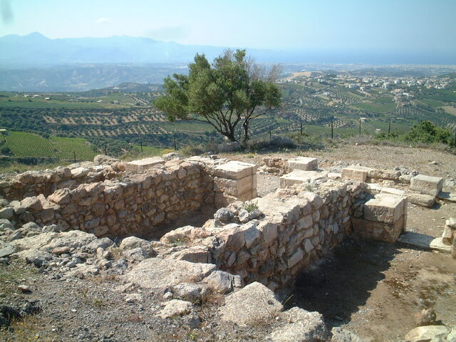 File:Anemospilia.jpg