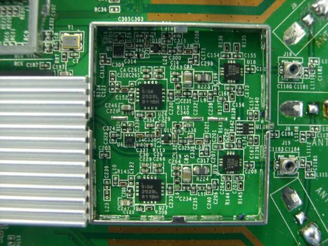 File:Linksys E3000 v1.0 FCCl.jpg