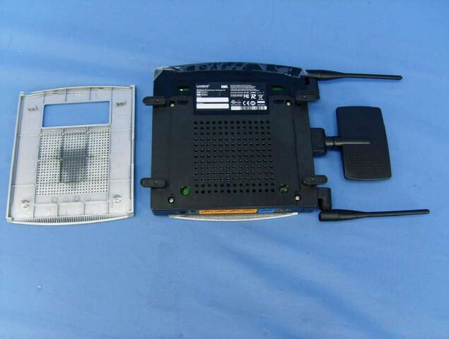 File:Linksys WRT350N v1.0 FCCh.jpg