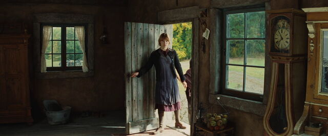 File:Charlotte LaPadite on the doorstep.jpg