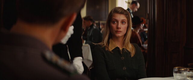 File:Shosanna Dreyfus is surprised about the milk.jpg