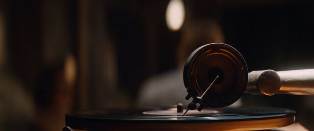 File:Phonograph close-up.jpg