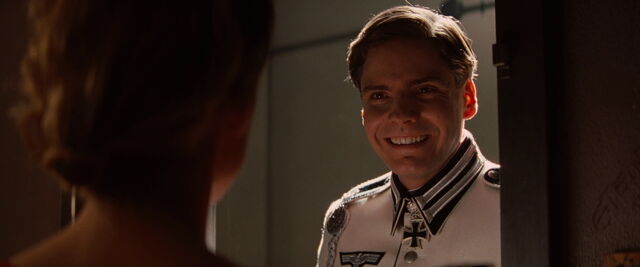 File:Zoller smiles at Emanuelle.jpg