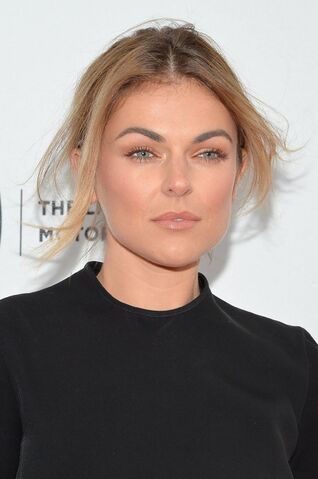 File:Serinda swan.jpg