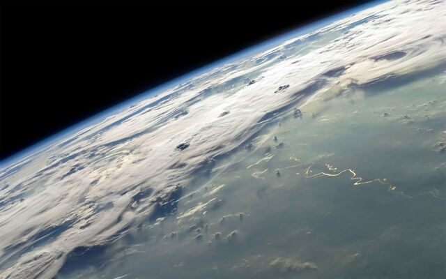 File:Earth Horizon.jpg
