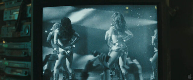 File:Trailer1-25.jpg