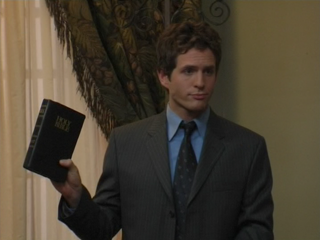 File:1x6 Dennis give eulogy.png