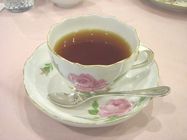 File:20100823173600!Meissen-teacup pinkrose01.jpg
