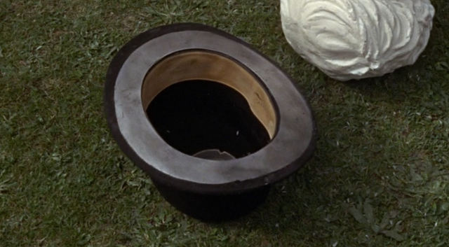 File:Razor-rimmed hat.png
