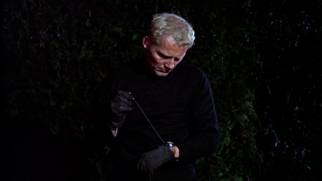File:From-Russia-with-Love-Robert-Shaw-Red-Grant-watch-garrote.png