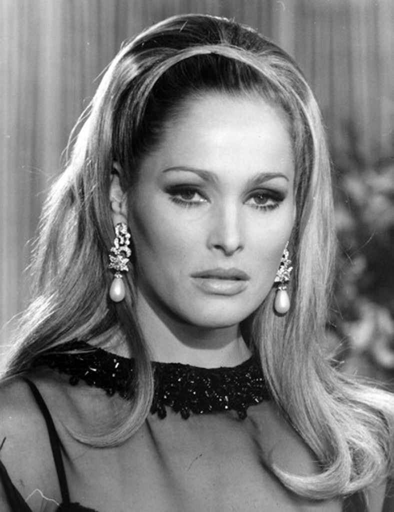 ursula andress