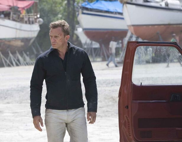 File:Quantum of Solace - Bond.jpg