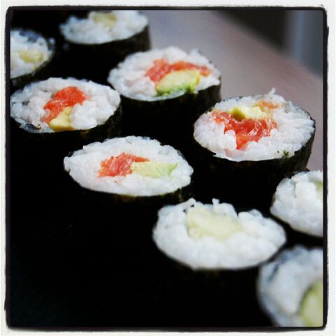 File:Fiona's Japanese Cooking - Sushi - hosomaki rolls - cucumber - smoked salmon avocado 2.jpg