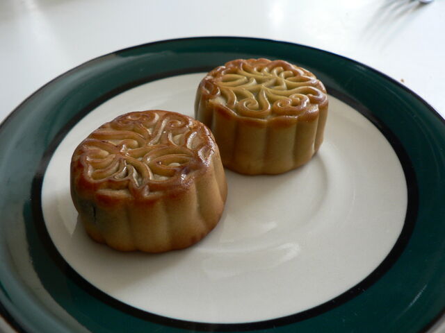 File:Azuki mooncake.jpg