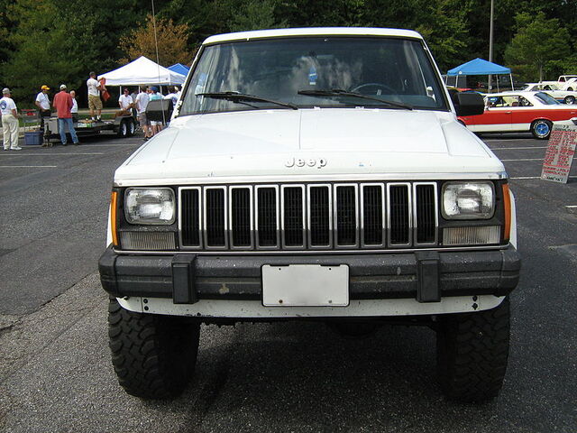 File:Jeep Comanche Pioneer white MD f.jpg