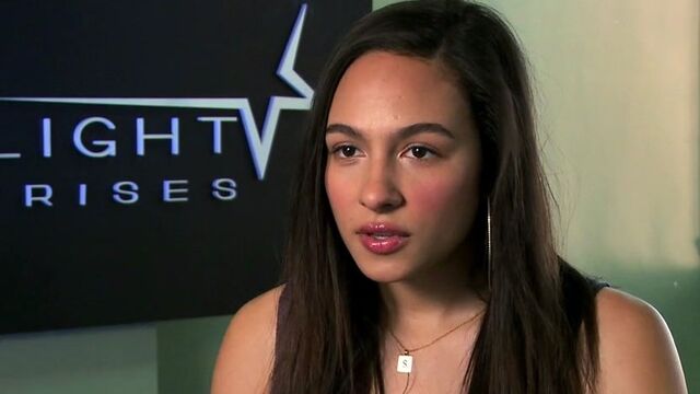 File:Aurora Perrineau - 11.jpg
