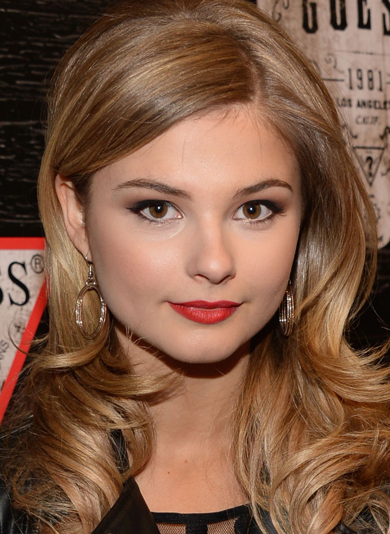 Stefanie Scott 