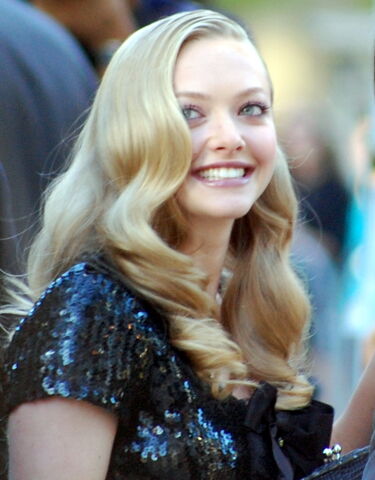 File:Amanda Seyfried-crop.jpg