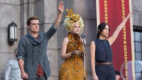Catching-fire-effie-katniss-district-11-1000-621x350.jpg