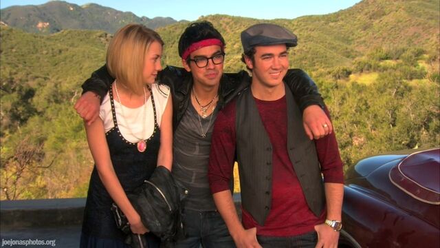 File:JONAS-LA-Back-To-the-beach-Ep-2-the-jonas-brothers-13480596-1280-720.jpeg