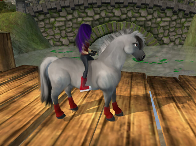 File:Frostbite(SilverMist) ValedaleDock.jpg