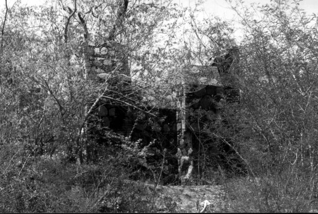 Archivo:Ruinas estacion del ferrocarril.jpg