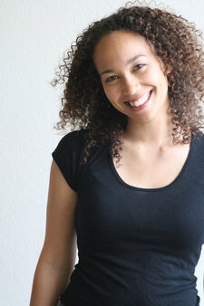 Athena Galvin01