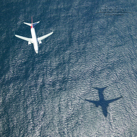 File:Plane over sea.jpg