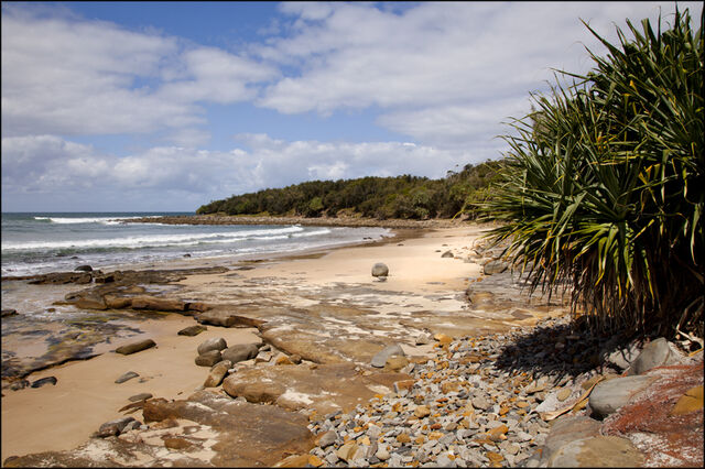 File:20120325072034 14497-spooky beach-s.jpg