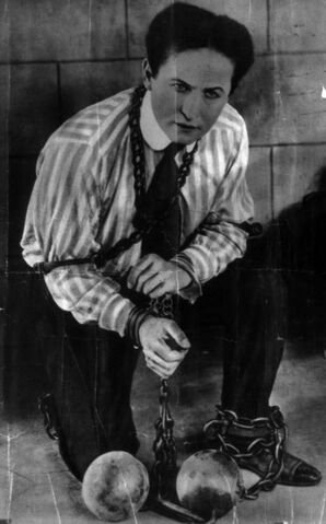 File:HarryHoudini.jpg