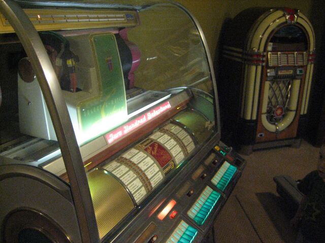 Datei:Jukeboxes.jpg